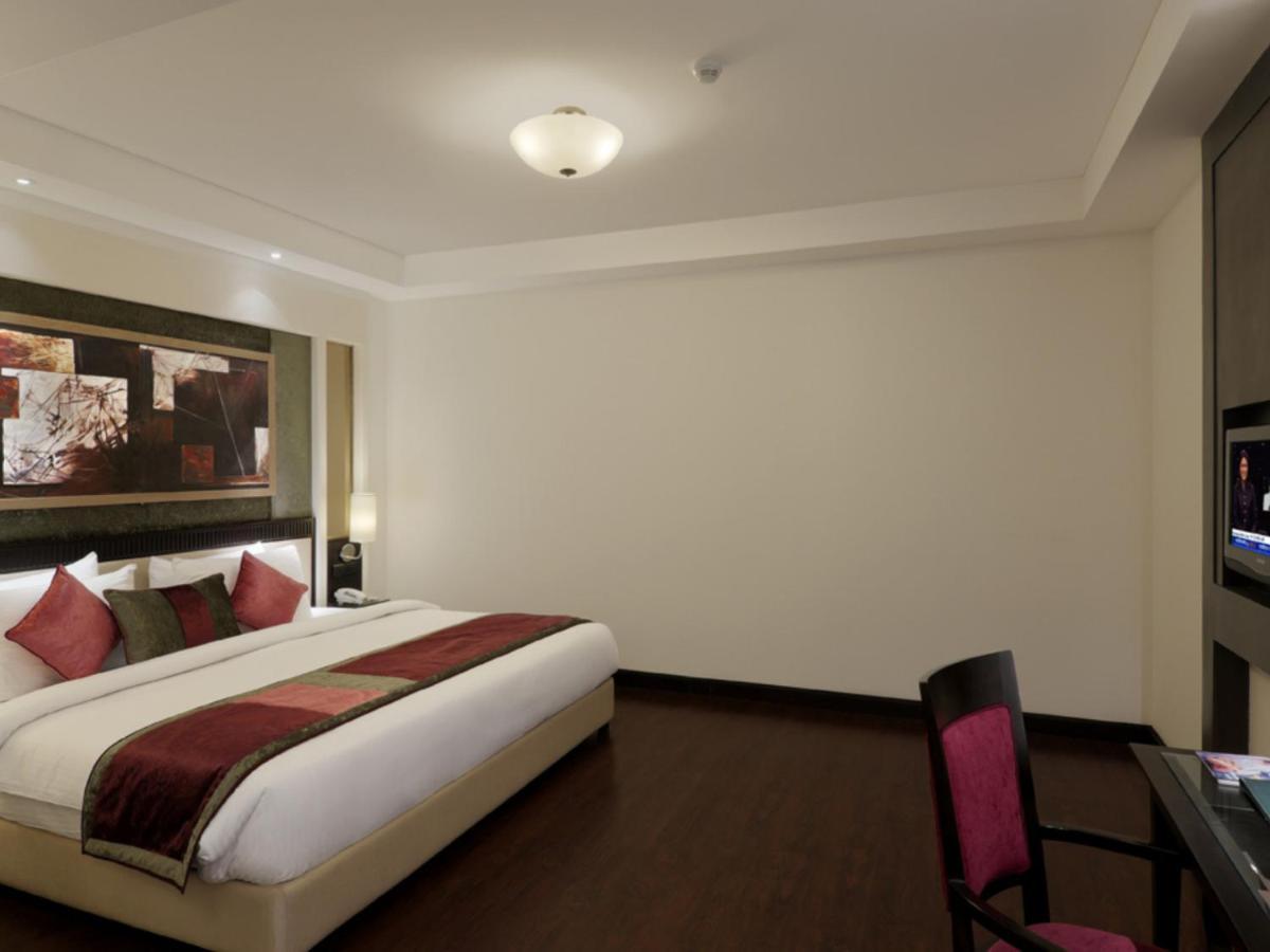 Inde Hotel Vista Woods Huda City Centre, Gurgaon Dış mekan fotoğraf