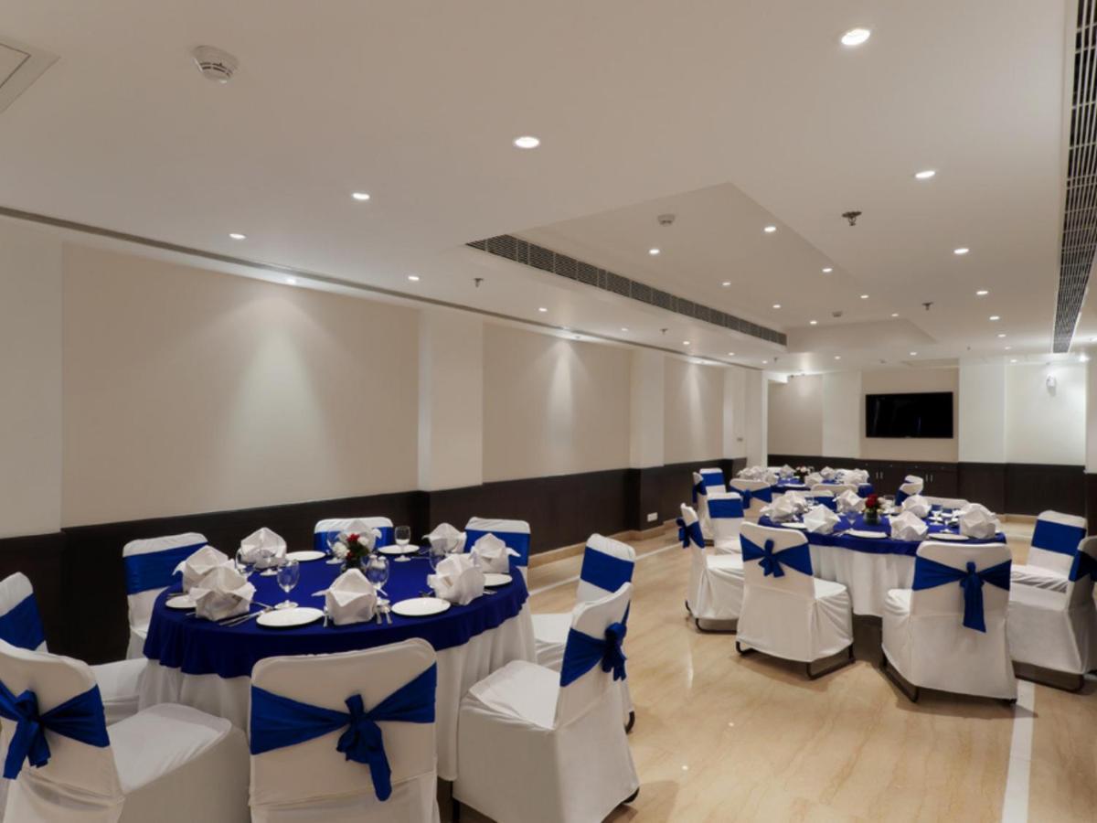 Inde Hotel Vista Woods Huda City Centre, Gurgaon Dış mekan fotoğraf