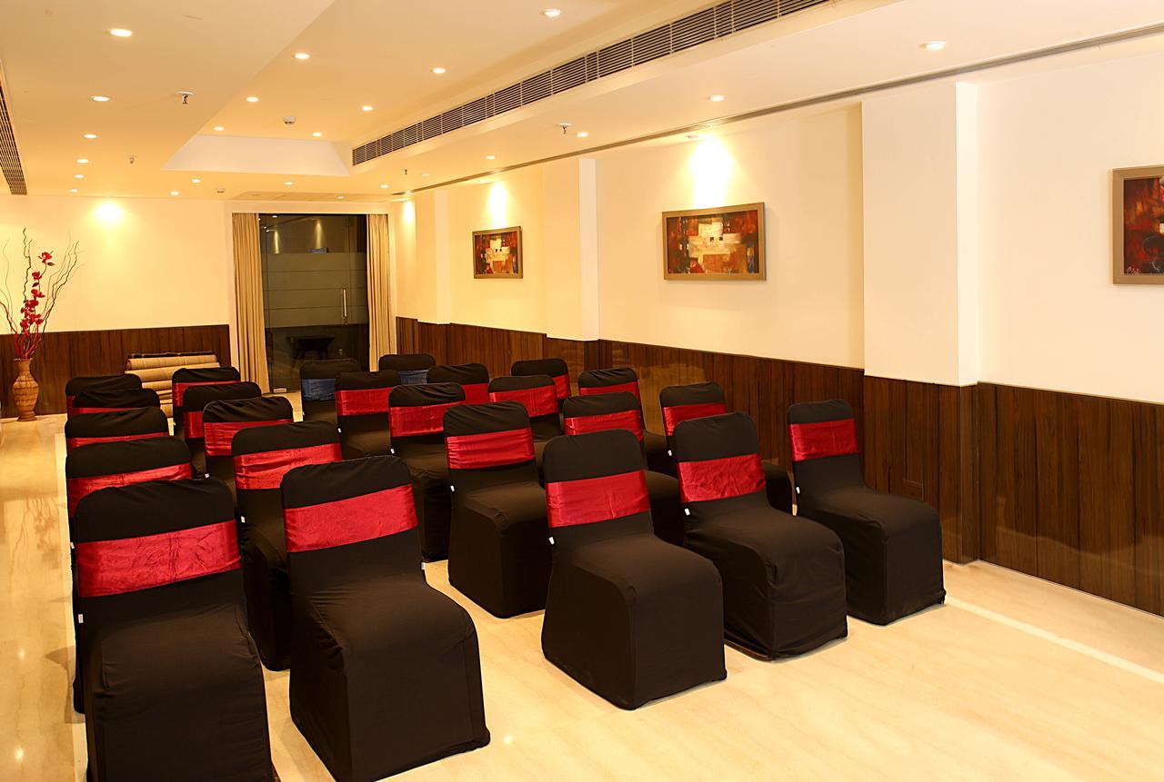 Inde Hotel Vista Woods Huda City Centre, Gurgaon Dış mekan fotoğraf
