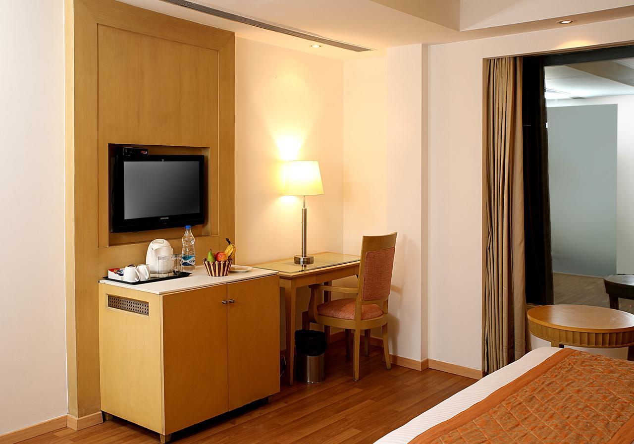 Inde Hotel Vista Woods Huda City Centre, Gurgaon Dış mekan fotoğraf