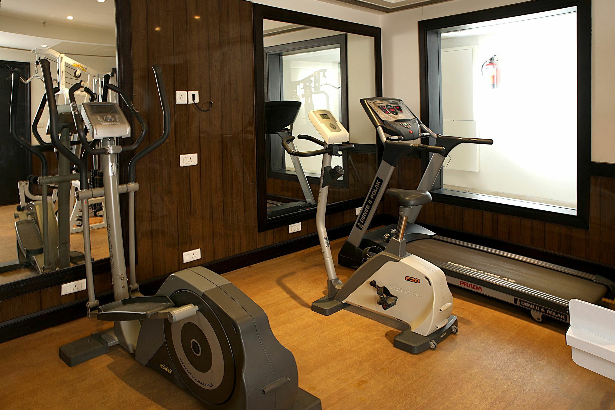 Inde Hotel Vista Woods Huda City Centre, Gurgaon Dış mekan fotoğraf